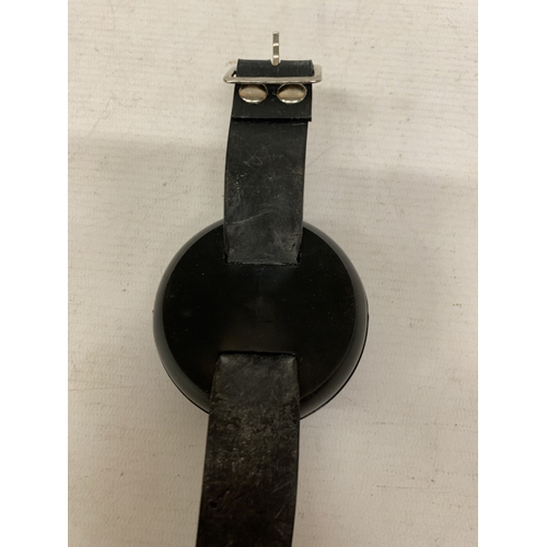 47 - A VINTAGE DIVER'S SOLENT SOS DEPTH GAUGE