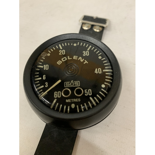 47 - A VINTAGE DIVER'S SOLENT SOS DEPTH GAUGE