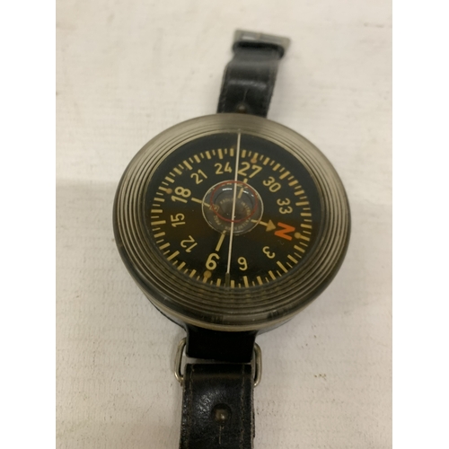 48 - A WWII GERMAN LUFTWAFFE AK39 WRIST COMPASS