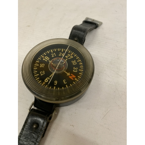 48 - A WWII GERMAN LUFTWAFFE AK39 WRIST COMPASS