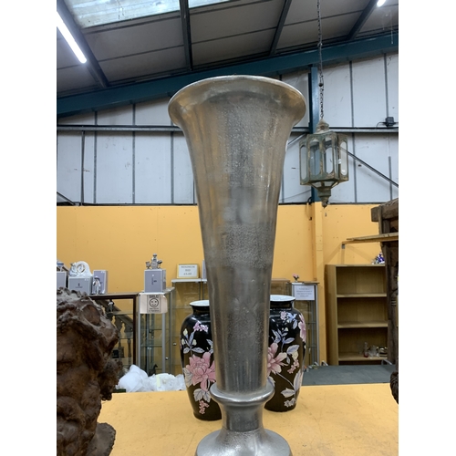 12 - A LARGE LIBRA DISTINCTIVE INTERIORS WHITE METAL VASE - 66 CM