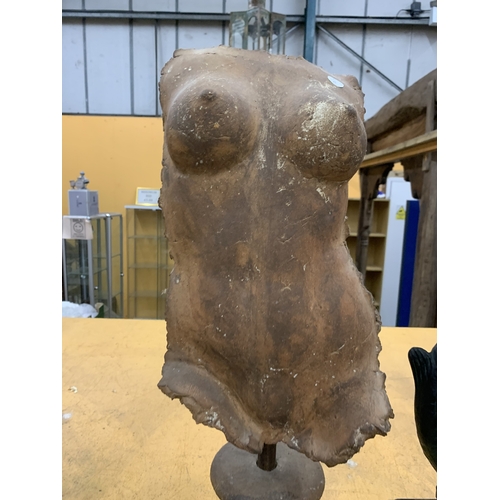 15 - A DECORATIVE SCULPTURE OF A FEMALE TORSO CRAFTED FROM CLAY MOUNTED ON A PEDESTAL - 47 CM