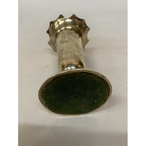 3 - A HALLMARKED BIRMINGHAM SILVER TRUMPET VASE WITH A WEIGHTED BASE - WEIGHT 253.33 G - 14 CM