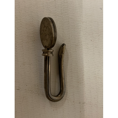 7 - A HALLMARKED BIRMINGHAM STAMPED 925 SILVER NAPKIN CLIP - WEIGHT 10.91 G