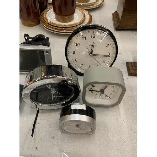 199 - AN ASSORTMENT OF SMALL ALARM CLOCKS