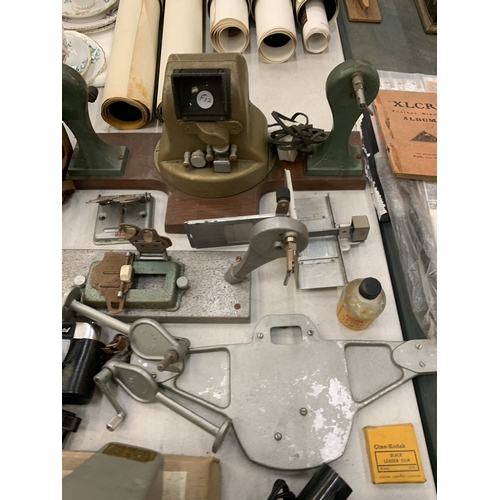 224 - A LARGE ASSORTMENT OF VINTAGE PHOTOGRAPHY EQUIPMENT TO INCLUDE SPLICERS, CAMERA'S, VIEWERS ETC