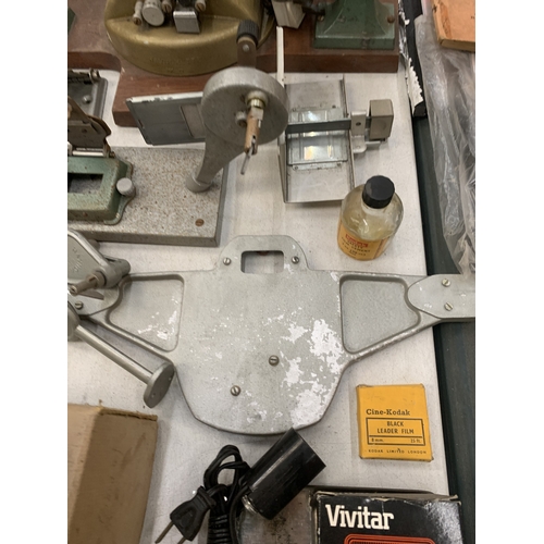 224 - A LARGE ASSORTMENT OF VINTAGE PHOTOGRAPHY EQUIPMENT TO INCLUDE SPLICERS, CAMERA'S, VIEWERS ETC