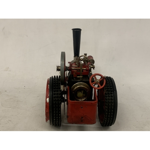 10 - A WILEESCO STEAM TRACTOR