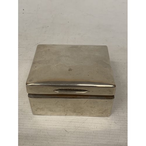11 - A HALLMARKED LONDON SILVER BOX WITH WOOD LINER, TOTAL WEIGHT 307.25g
