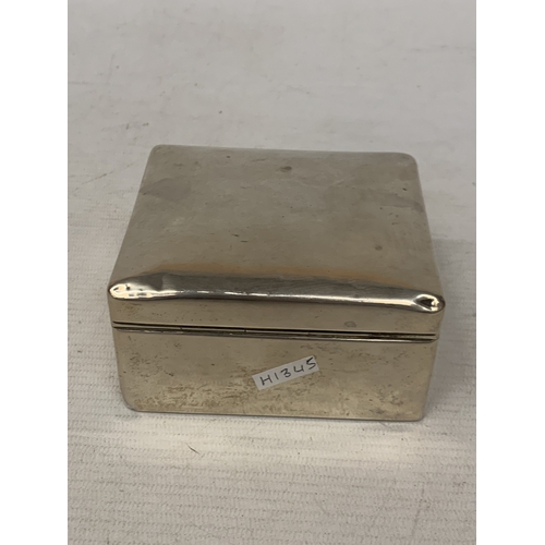 11 - A HALLMARKED LONDON SILVER BOX WITH WOOD LINER, TOTAL WEIGHT 307.25g