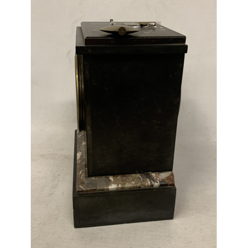27 - A VINTAGE FRENCH SLATE MANTLE CLOCK WITH PENDULUM AND KEY