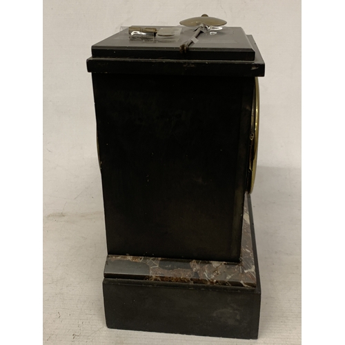 27 - A VINTAGE FRENCH SLATE MANTLE CLOCK WITH PENDULUM AND KEY