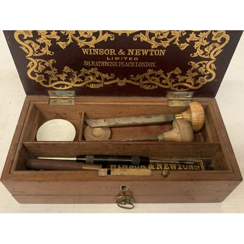 33 - A VINTAGE OAK WINSOR AND NEWTON, LONDON PEN BOX WITH LOWER DRAWER CONTAINING A QUANTITY OF ITEMS