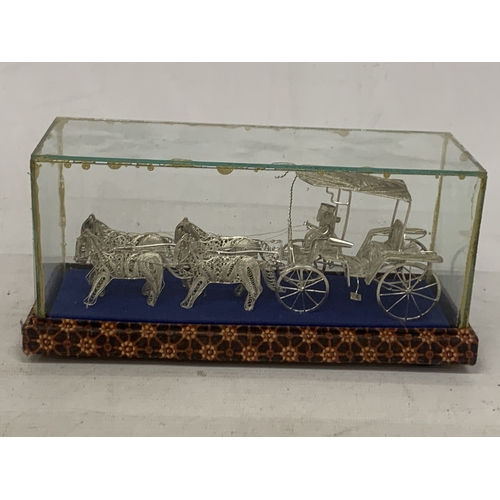 7 - A SILVER WIRE MODEL OF A CARRIAGE AND HORSES IN A GLASS CASE