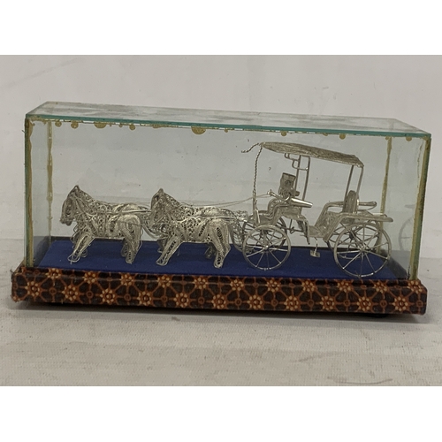 7 - A SILVER WIRE MODEL OF A CARRIAGE AND HORSES IN A GLASS CASE