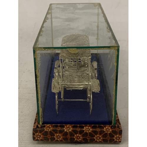 7 - A SILVER WIRE MODEL OF A CARRIAGE AND HORSES IN A GLASS CASE