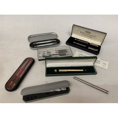 35 - A SHEAFFER FOUNTAIN PEN WITH A 14CT GOLD NIB PLUS A QUANTITY OF OTHER FOUNTAIN AND BALLPOINT PENS
