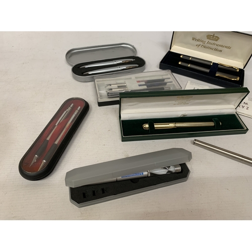 35 - A SHEAFFER FOUNTAIN PEN WITH A 14CT GOLD NIB PLUS A QUANTITY OF OTHER FOUNTAIN AND BALLPOINT PENS