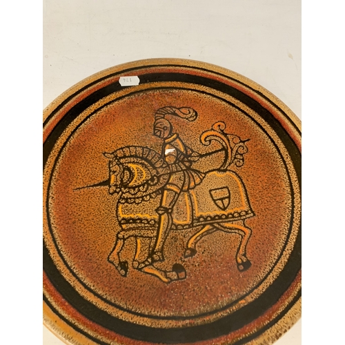 41 - A POOLE POTTERY AEGEAN RANGE CHARGER OF A MEDIEVAL KNIGHT ON A HORSE, DIAMETER 35CM