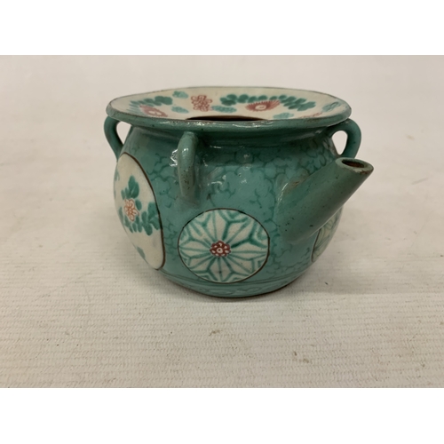 44 - A CHINESE ENAMELLED YIXING TEAPOT WITH A GREEN GLAZED BODY AND ENAMELLED FLORAL DECORATION