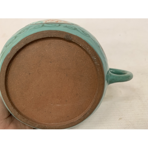 44 - A CHINESE ENAMELLED YIXING TEAPOT WITH A GREEN GLAZED BODY AND ENAMELLED FLORAL DECORATION