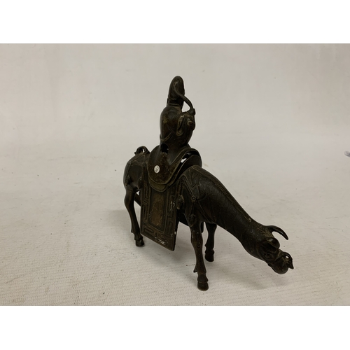 45 - A 19TH CENTURY CHINESE BRONZE INCENSE BURNER IN THE SHAPE OF A MAN ON A HORSE, HEIGHT 17CM, LENGTH 1... 