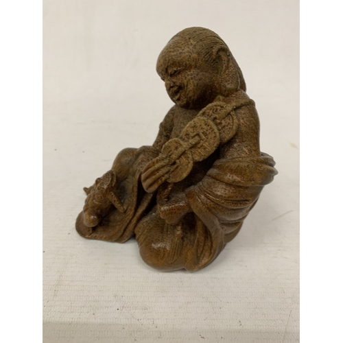 47 - A CHINESE BAMBOO CARVING OF THE DAOIST IMMORTAL LIO HAI, WITH A THREE LEGGED WEALTH TOAD AND CASH CO... 