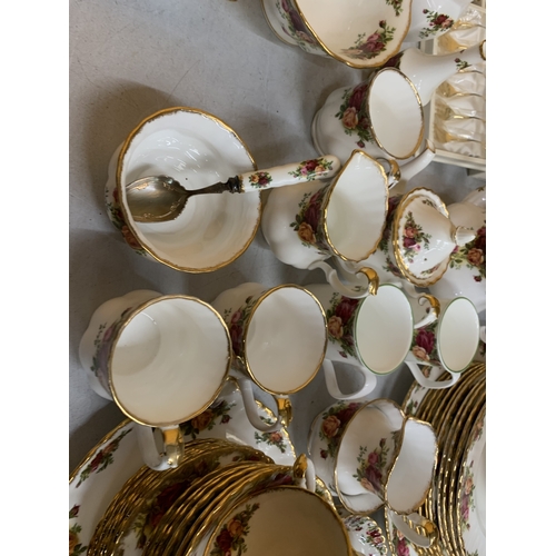 34 - A LARGE COLLECTION (OVER 100 PIECES) OF ROYAL ALBERT OLD COUNTRY ROSES TO INCLUDE TWO BOXED SETS OF ... 
