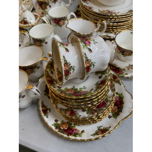 34 - A LARGE COLLECTION (OVER 100 PIECES) OF ROYAL ALBERT OLD COUNTRY ROSES TO INCLUDE TWO BOXED SETS OF ... 