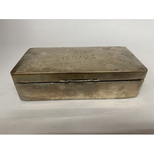1 - A  HALLMARKED 1916 BIRMINGHAM SILVER BOX WITH WOOD INTERIOR AND GLASS BOTTOM, TOTAL WEIGHT 534g