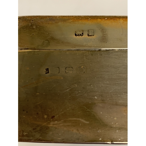 1 - A  HALLMARKED 1916 BIRMINGHAM SILVER BOX WITH WOOD INTERIOR AND GLASS BOTTOM, TOTAL WEIGHT 534g