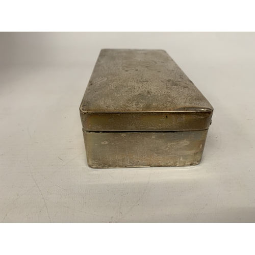 1 - A  HALLMARKED 1916 BIRMINGHAM SILVER BOX WITH WOOD INTERIOR AND GLASS BOTTOM, TOTAL WEIGHT 534g