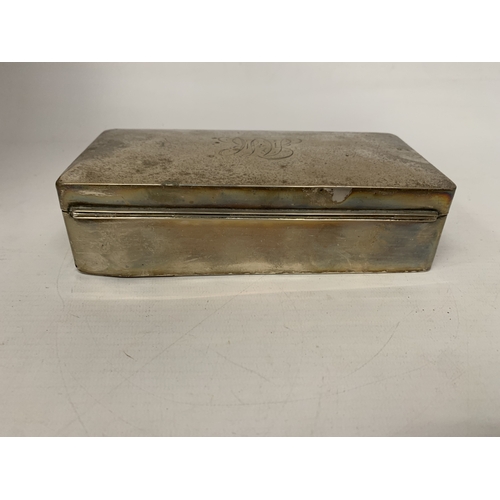 1 - A  HALLMARKED 1916 BIRMINGHAM SILVER BOX WITH WOOD INTERIOR AND GLASS BOTTOM, TOTAL WEIGHT 534g