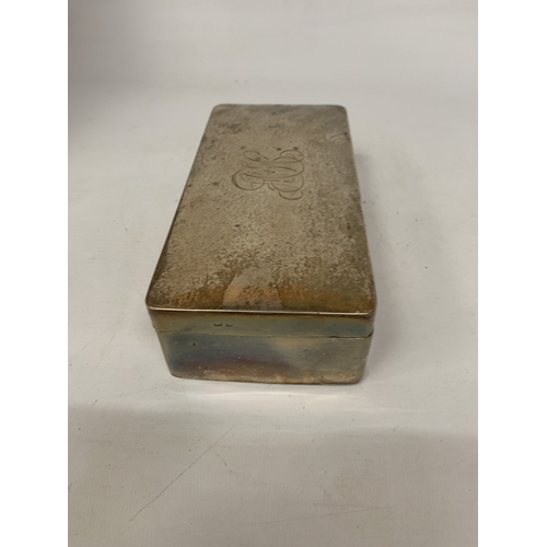 1 - A  HALLMARKED 1916 BIRMINGHAM SILVER BOX WITH WOOD INTERIOR AND GLASS BOTTOM, TOTAL WEIGHT 534g