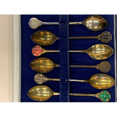 45A - A CASED SET OF SIX HALLMARKED SHEFFIELD TEASPOONS WITH ENAMEL DECORATION TO THE TOP WEIGHT 93G