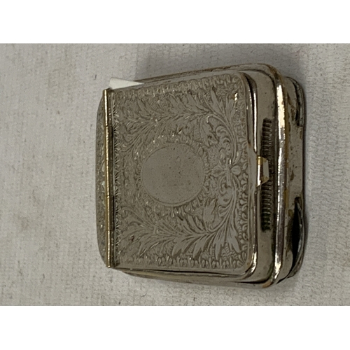 120A - A VICTORIAN SILVER PLATED MONEY TIN WITH A ONE POUND NOTE, A 1000 LIRE NOTE, A 1912 THREE PENCE AND ... 