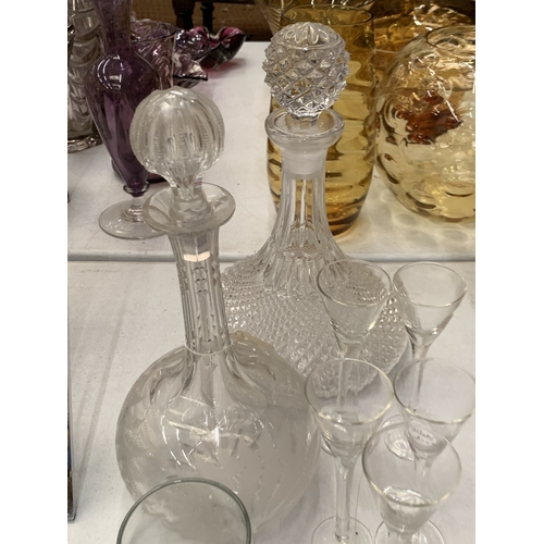 171 - A COLLECTION OF GLASSWARE TO INCLUDE TWO DECANTERS, SHERRY GLASSES, OIL BOTTLE, LIQUEUR GLASSES ETC