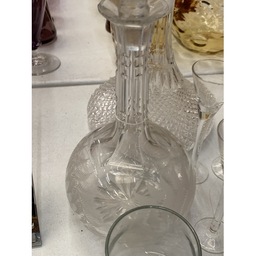 171 - A COLLECTION OF GLASSWARE TO INCLUDE TWO DECANTERS, SHERRY GLASSES, OIL BOTTLE, LIQUEUR GLASSES ETC