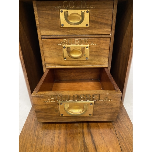 3 - A VINTAGE THREE DOOR CAMPAIGN JEWELLERY CABINET WITH BRASS RECESSED HANDLES, COMPLETE WITH KEY AND D... 