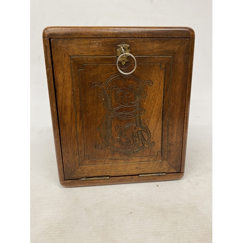 3 - A VINTAGE THREE DOOR CAMPAIGN JEWELLERY CABINET WITH BRASS RECESSED HANDLES, COMPLETE WITH KEY AND D... 