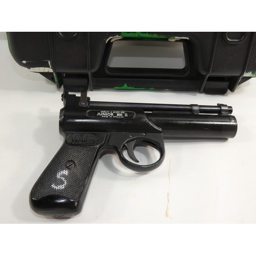 303 - A BOXED WEBLEY JUNIOR MKII 0.177 CALIBRE AIR PISTOL, 16CM BARREL