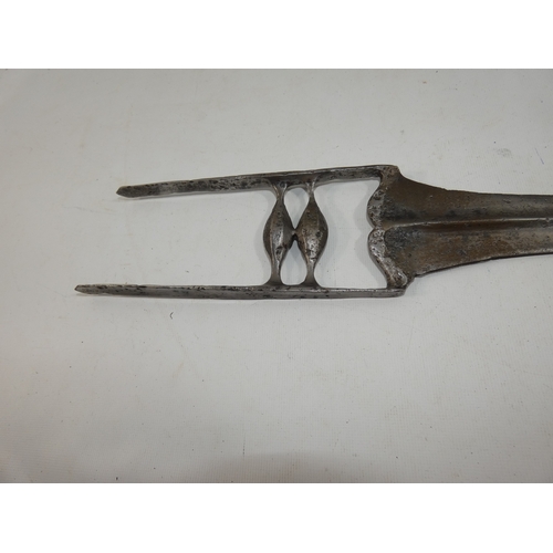319 - A VINTAGE INDIAN KATAR 26CM BLADE LENGTH44CM