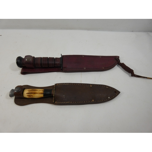 322 - A US ARMY FIGHTING KNIFE AND SCABBARD 17.5CM BLADE LENGTH 33CM, HUNTING KNIFE AND SCABBARD (2)