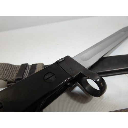 323 - A VINTAGE EAST GERMAN AK47 BAYONET AND SCABBARD , 20CM BLADE, LENGTH 33CM ALL STEEL FIGHTING KNIFE A... 