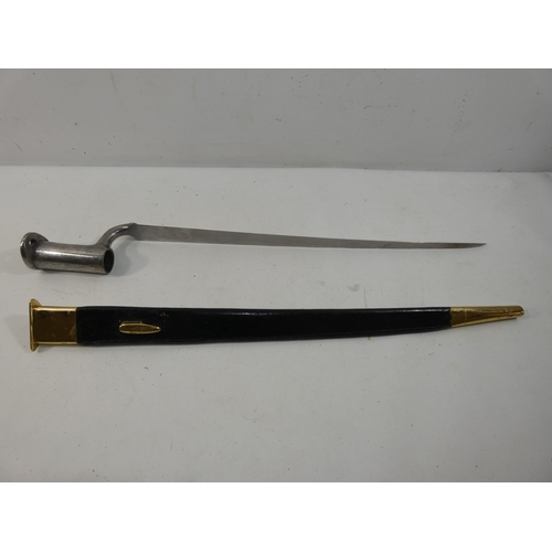 327 - A VINTAGE SOCKET BAYONET AND SCABBARD 41CM BLADE, LENGTH 55CM
