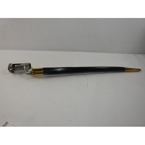 327 - A VINTAGE SOCKET BAYONET AND SCABBARD 41CM BLADE, LENGTH 55CM