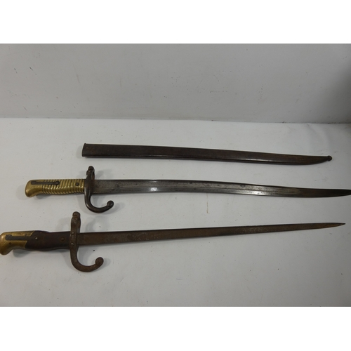 328 - A FRENCH CHASSEPOT BAYONET AND SCABBARD 56.5CM BLADE, LENGTH 71CM, FRENCH GRAS BAYONET