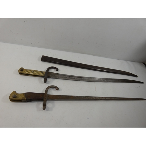 328 - A FRENCH CHASSEPOT BAYONET AND SCABBARD 56.5CM BLADE, LENGTH 71CM, FRENCH GRAS BAYONET
