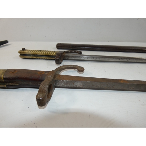 328 - A FRENCH CHASSEPOT BAYONET AND SCABBARD 56.5CM BLADE, LENGTH 71CM, FRENCH GRAS BAYONET
