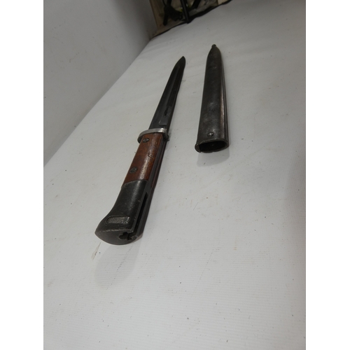 330 - A WORLD WAR II NAZI GERMANY VZ24 BAYONET AND SCABBARD, 30CM BLADE MARKED DOT, LENGTH 45CM